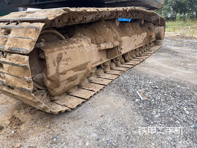 单侧履带整体(整机外观) 单侧履带整体(整机外观)