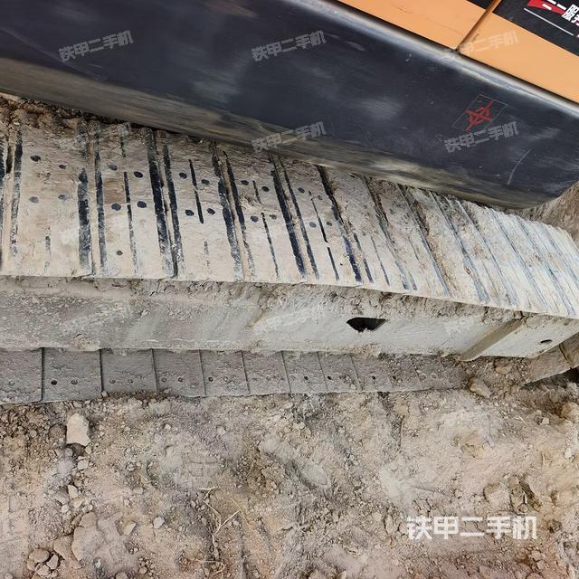 單側履帶整體(整機外觀) 單側履帶整體(整機外觀)