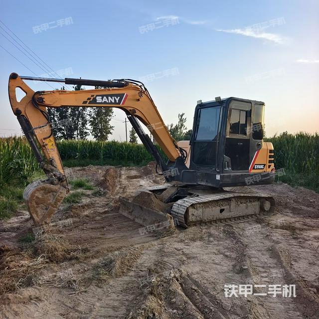 駕駛室整體(整機外觀) 駕駛室整體(整機外觀)