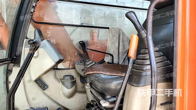 顶棚整体(驾驶室部分) 顶棚整体(驾驶室部分)