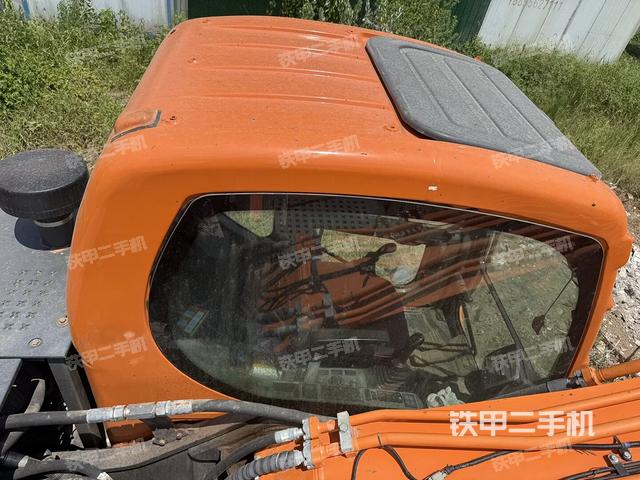 驾驶室顶部（整机外观）