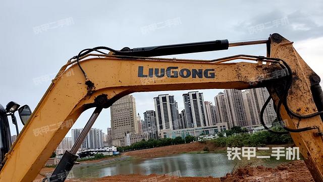 大臂整體?右側(工作和回轉裝置) 大臂整體?右側(工作和回轉裝置)