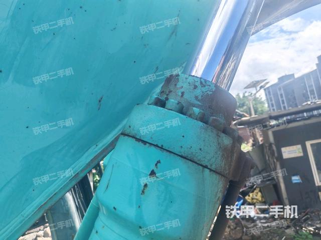 轉(zhuǎn)盤(pán)和下車架正前(工作和回轉(zhuǎn)裝置) 轉(zhuǎn)盤(pán)和下車架正前(工作和回轉(zhuǎn)裝置)