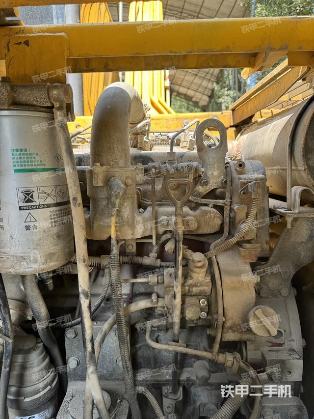 回轉(zhuǎn)馬達(dá)和主控閥(整機(jī)外觀) 回轉(zhuǎn)馬達(dá)和主控閥(整機(jī)外觀)