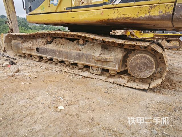 單側(cè)履帶整體(整機外觀) 單側(cè)履帶整體(整機外觀)