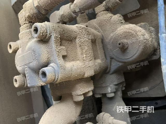 液壓泵艙室正面整體（整機(jī)外觀）