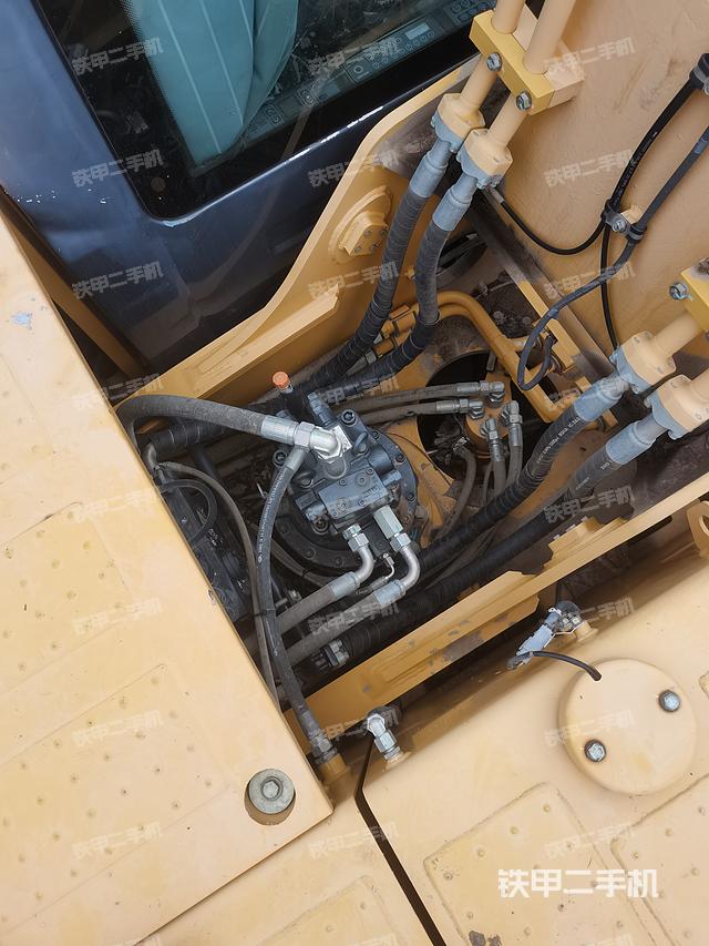 回轉(zhuǎn)馬達和主控閥（整機外觀）