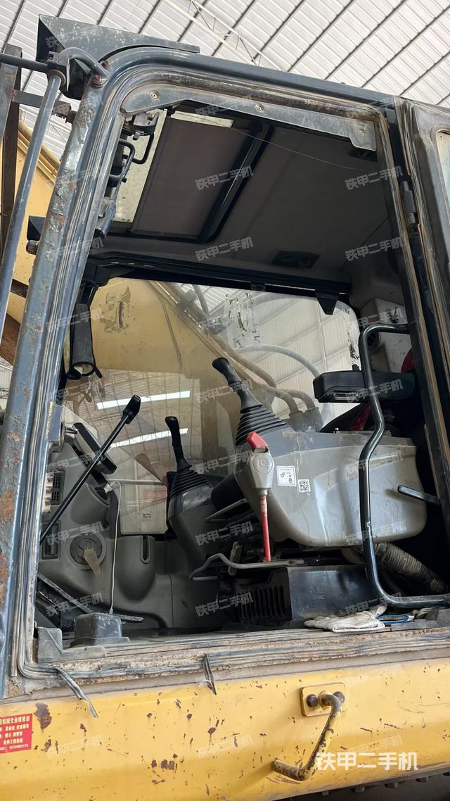 駕駛室整體（整機(jī)外觀）