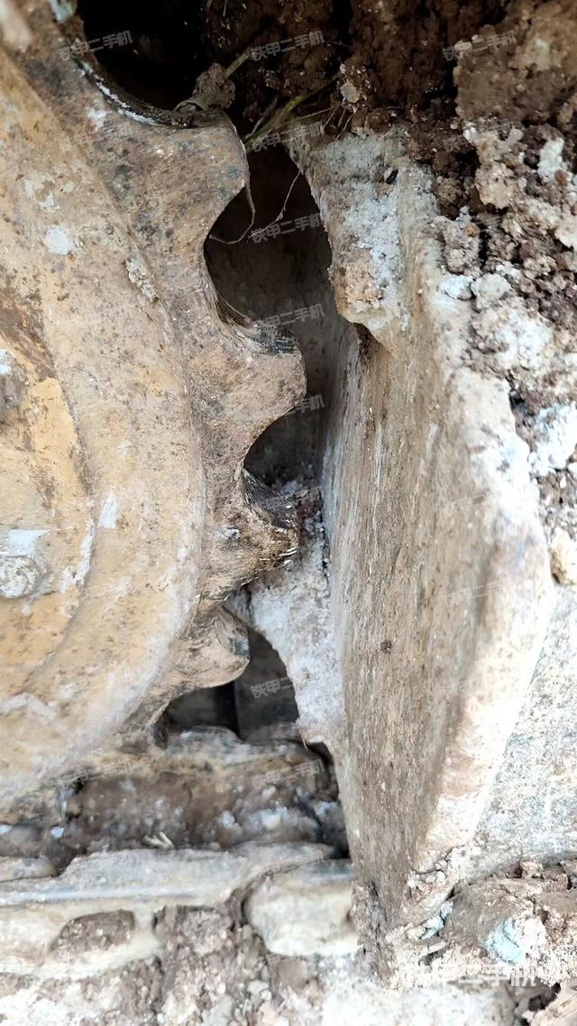 左驅(qū)動輪(行走機構(gòu)) 左驅(qū)動輪(行走機構(gòu))