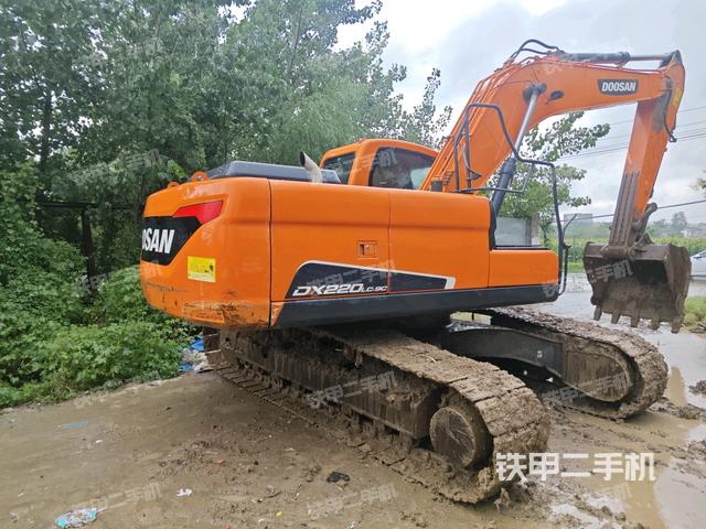 整機(jī)右后45°(整機(jī)外觀) 整機(jī)右后45°(整機(jī)外觀)