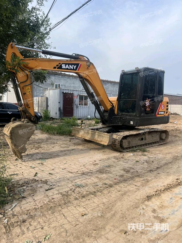 驾驶室整体(整机外观) 驾驶室整体(整机外观)