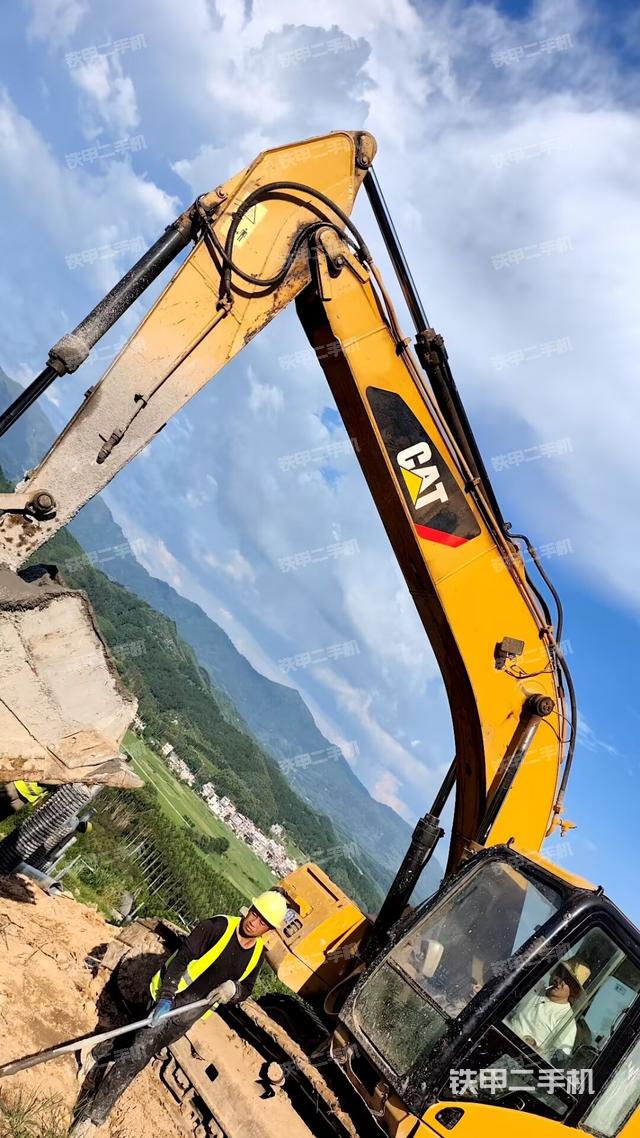 大臂整体 右侧(工作和回转装置) 大臂整体 右侧(工作和回转装置)