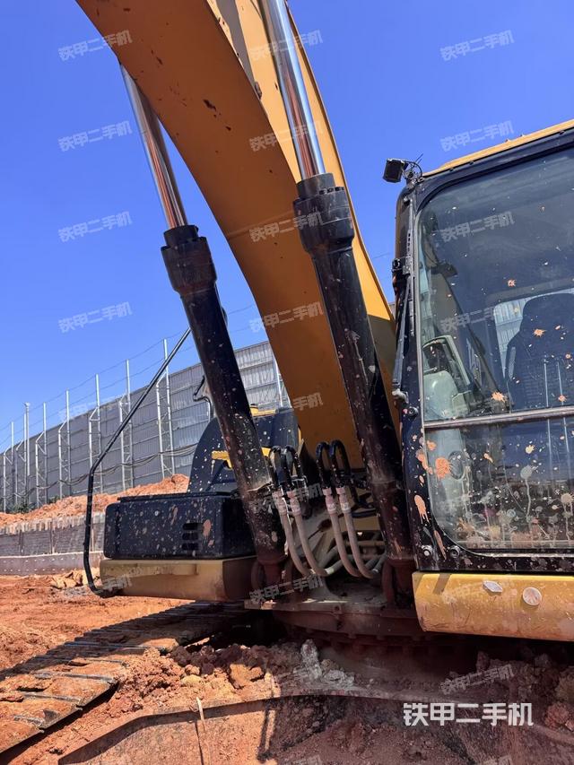 大臂油缸整體?豎拍(工作和回轉(zhuǎn)裝置) 大臂油缸整體?豎拍(工作和回轉(zhuǎn)裝置)