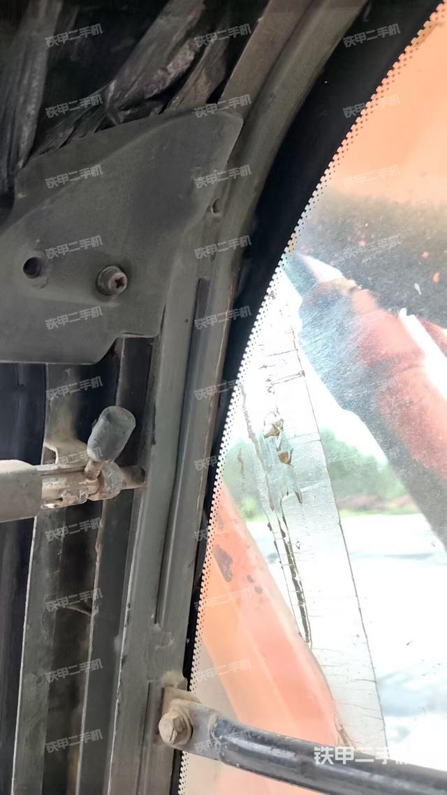 座椅后部(驾驶室部分) 座椅后部(驾驶室部分)