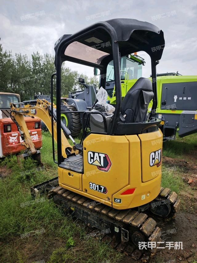 驾驶室顶部(整机外观) 驾驶室顶部(整机外观)