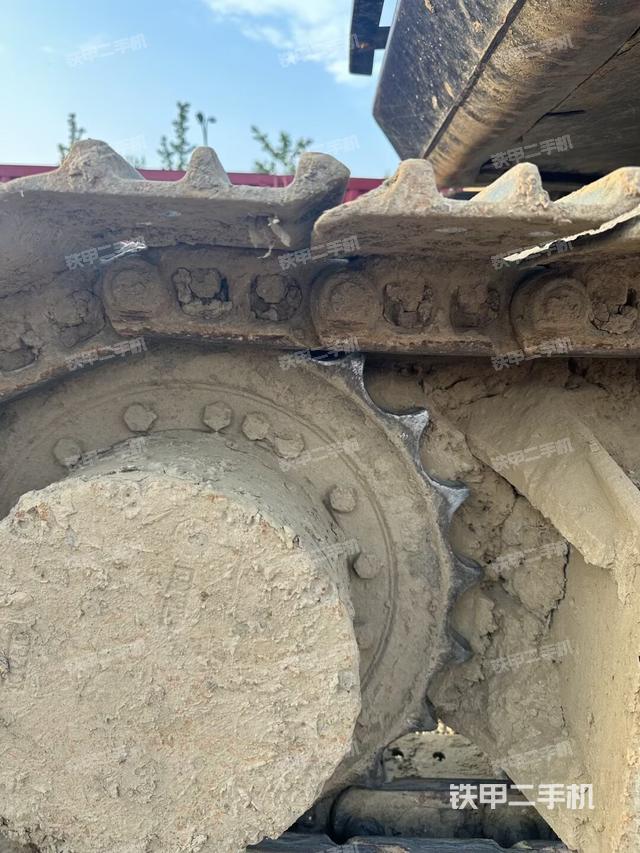 单侧履带整体(整机外观) 单侧履带整体(整机外观)