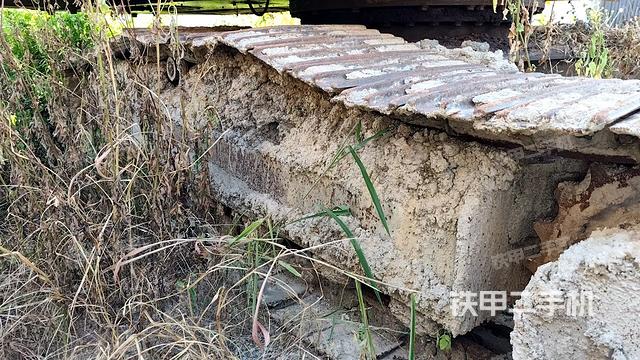 左驱动轮(行走机构) 左驱动轮(行走机构)