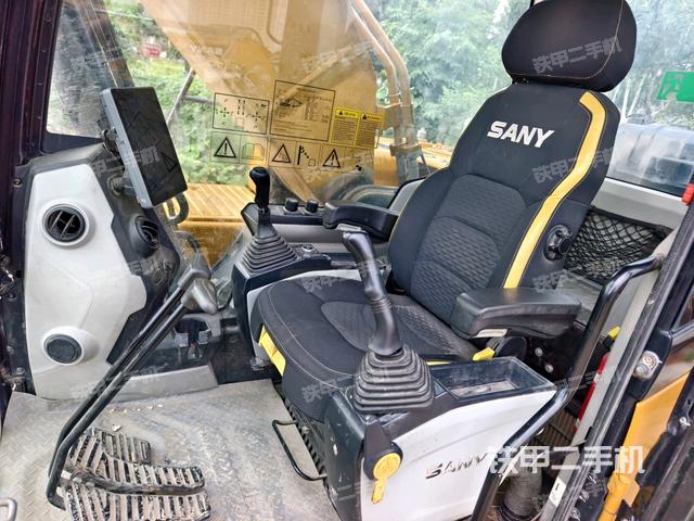 駕駛室左后45度(駕駛室部分) 駕駛室左后45度(駕駛室部分)