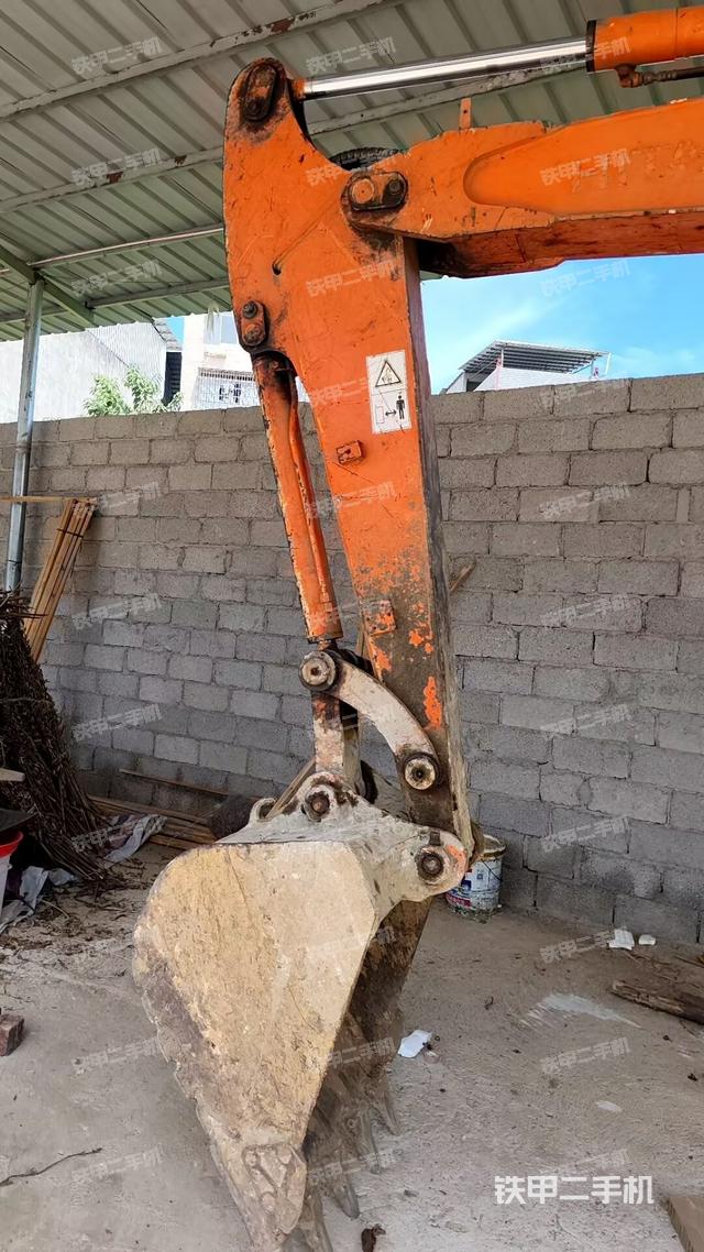 小臂整体左后(工作和回转装置) 小臂整体左后(工作和回转装置)