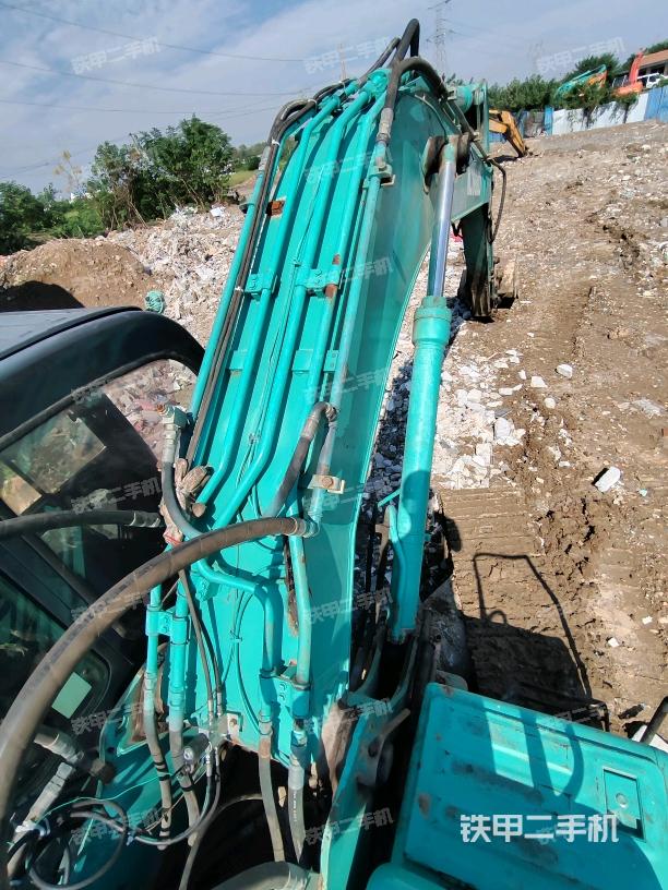 大臂背部俯視(工作和回轉(zhuǎn)裝置) 大臂背部俯視(工作和回轉(zhuǎn)裝置)