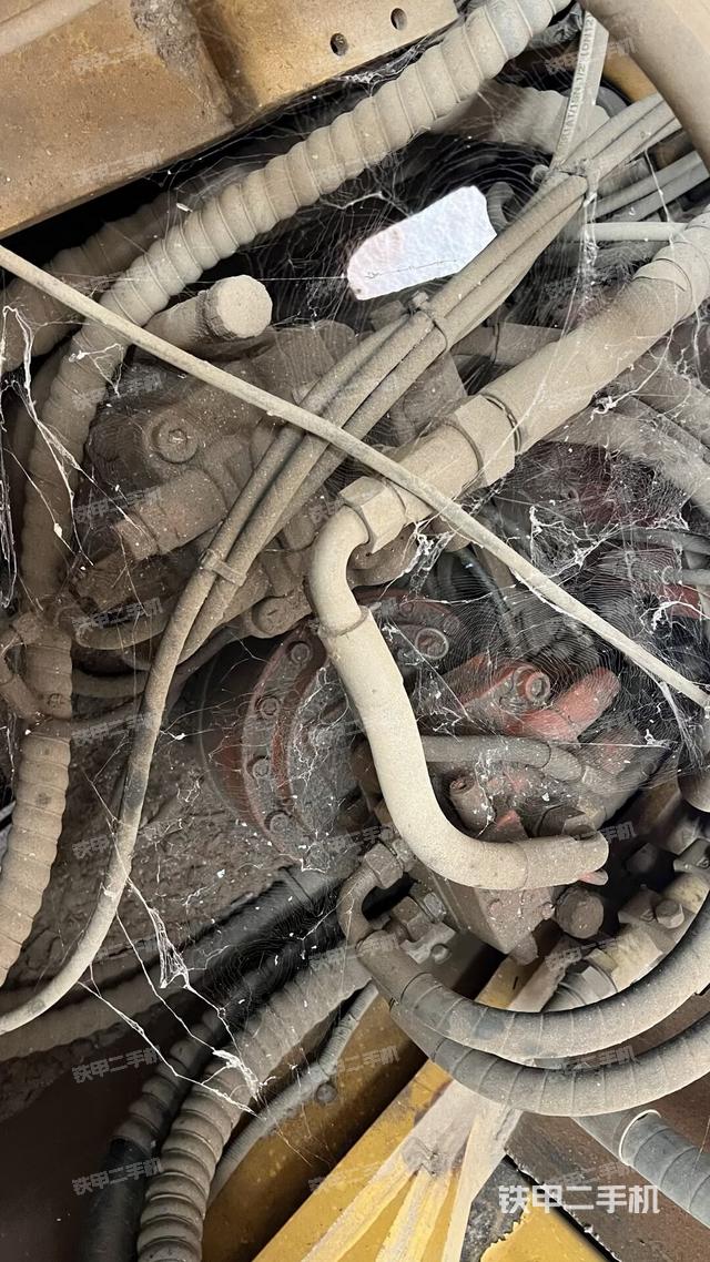 回轉(zhuǎn)馬達(dá)和主控閥（整機(jī)外觀）