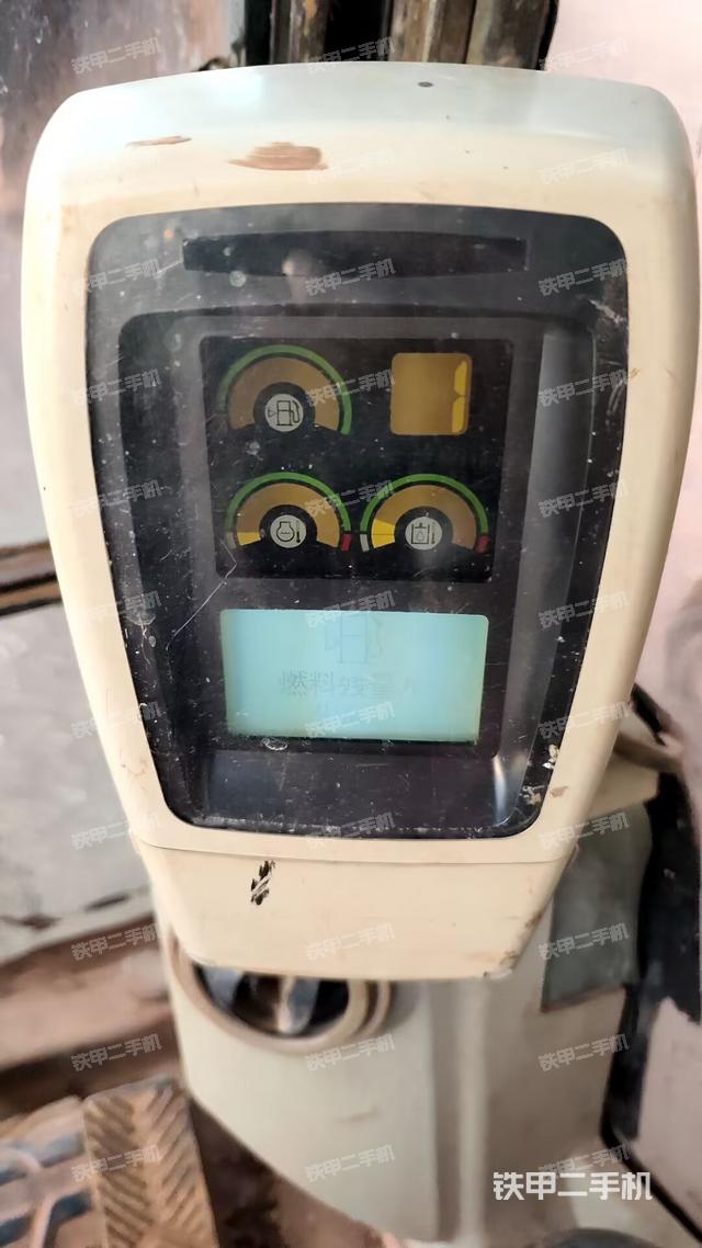 后窗玻璃角標(駕駛室部分) 后窗玻璃角標(駕駛室部分)