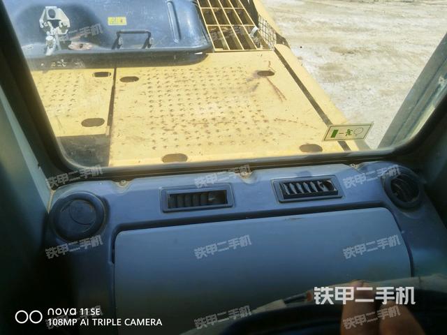 驾驶室左前45度(驾驶室部分) 驾驶室左前45度(驾驶室部分)