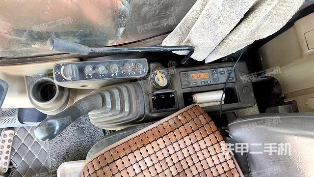 显示屏 (驾驶室部分) 显示屏 (驾驶室部分)