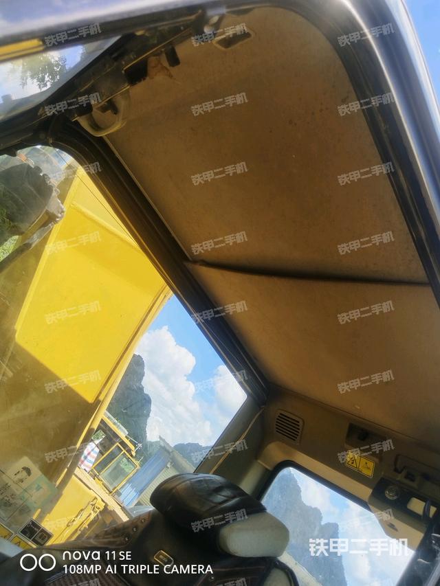 驾驶室正侧(驾驶室部分) 驾驶室正侧(驾驶室部分)