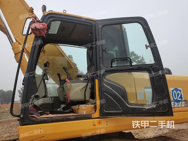 駕駛室整體（整機外觀）