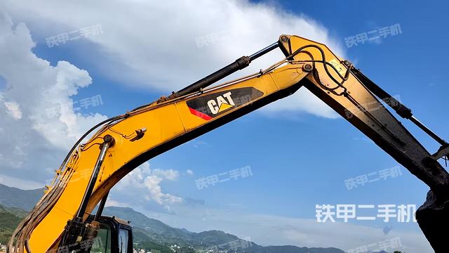 大臂油缸整体 竖拍(工作和回转装置) 大臂油缸整体 竖拍(工作和回转装置)