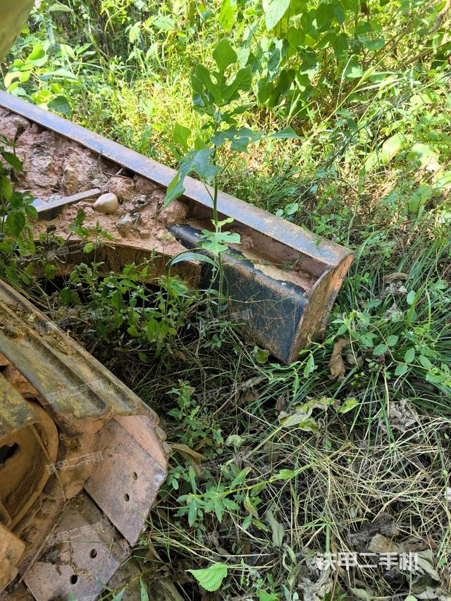 轉(zhuǎn)盤和下車架正前（工作和回轉(zhuǎn)裝置）