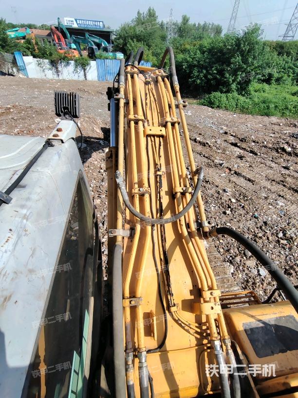 大臂背部俯視(工作和回轉(zhuǎn)裝置) 大臂背部俯視(工作和回轉(zhuǎn)裝置)