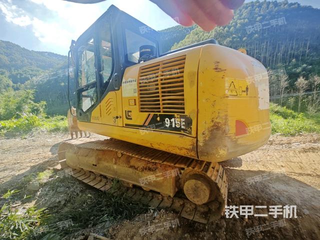 駕駛室整體(整機(jī)外觀) 駕駛室整體(整機(jī)外觀)