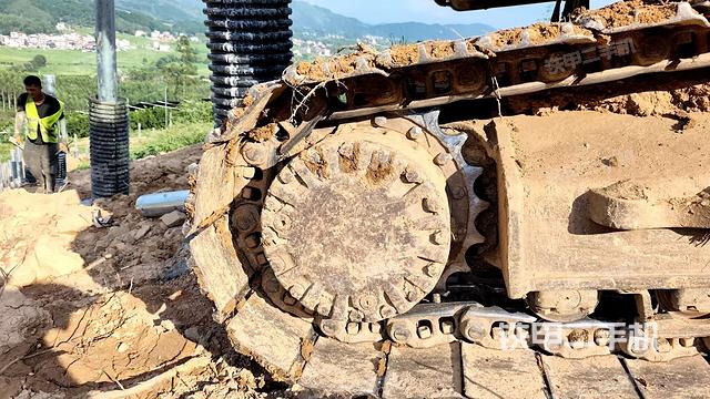 右侧行走马达盖板(行走机构) 右侧行走马达盖板(行走机构)