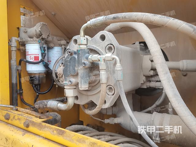 液壓泵艙室正面整體（整機外觀）