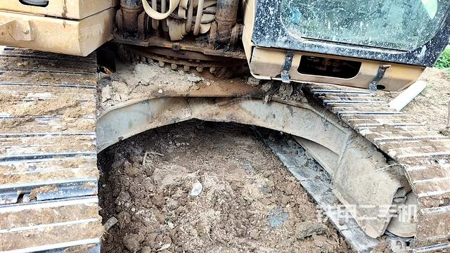 大臂根部 斜视(工作和回转装置) 大臂根部 斜视(工作和回转装置)