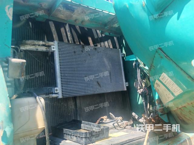 散熱器正面(大件艙室) 散熱器正面(大件艙室)