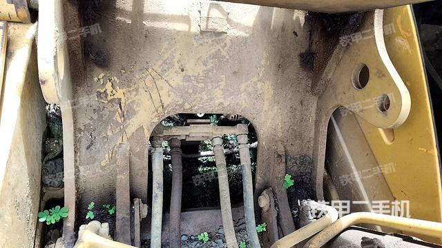 铲斗右后整体(工作和回转装置) 铲斗右后整体(工作和回转装置)