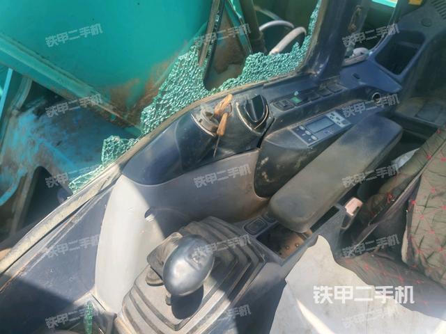 座椅左側(cè)控制臺(tái)/音響/含左手柄(駕駛室部分) 座椅左側(cè)控制臺(tái)/音響/含左手柄(駕駛室部分)