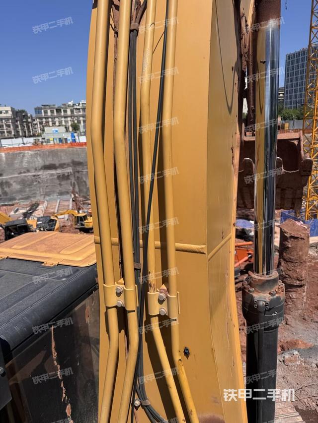 大臂根部?斜視(工作和回轉(zhuǎn)裝置) 大臂根部?斜視(工作和回轉(zhuǎn)裝置)