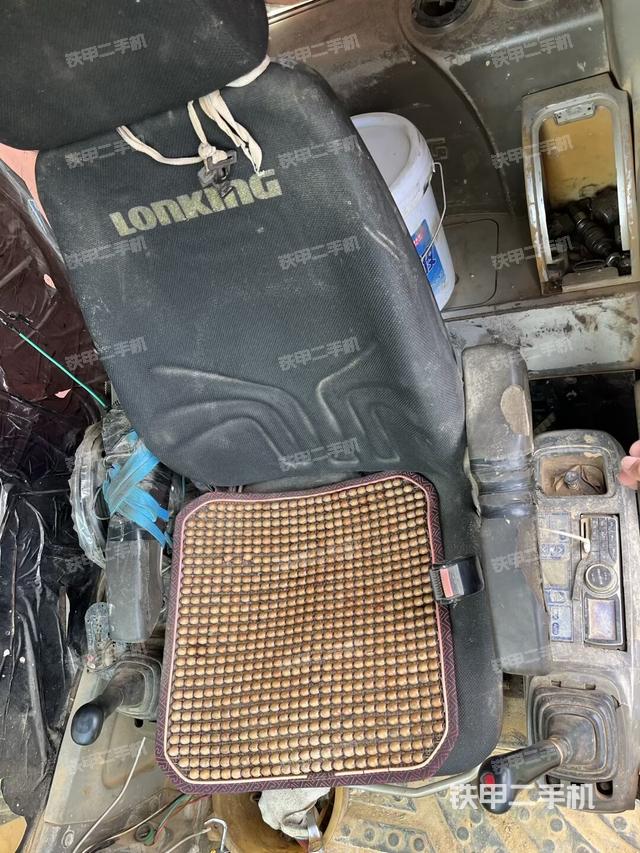 驾驶室整体(整机外观) 驾驶室整体(整机外观)