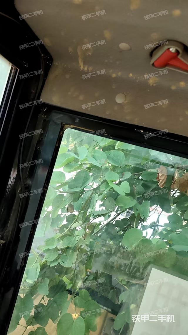 座椅右側(cè)控制臺/鑰匙門/油門/含右手柄(駕駛室部分) 座椅右側(cè)控制臺/鑰匙門/油門/含右手柄(駕駛室部分)