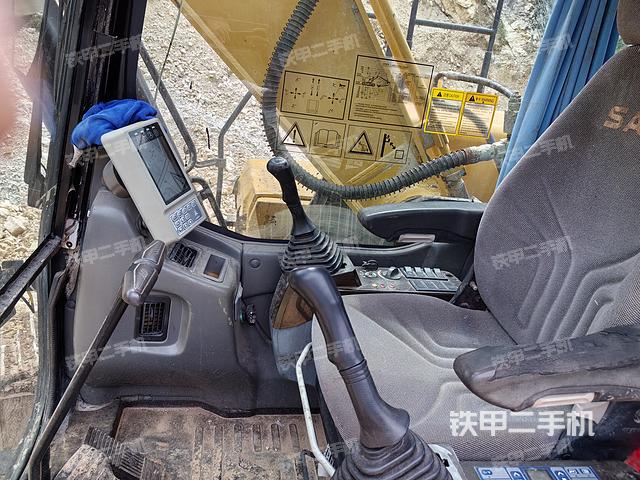 駕駛室整體(整機(jī)外觀) 駕駛室整體(整機(jī)外觀)