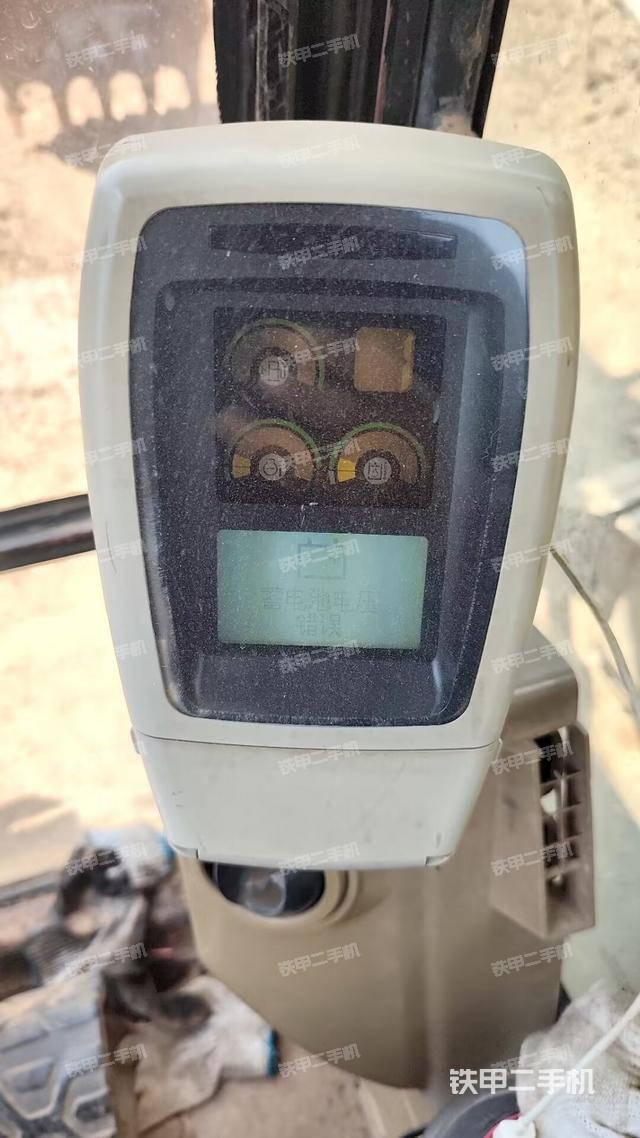 座椅右側(cè)控制臺(tái)/鑰匙門/油門/含右手柄(駕駛室部分) 座椅右側(cè)控制臺(tái)/鑰匙門/油門/含右手柄(駕駛室部分)