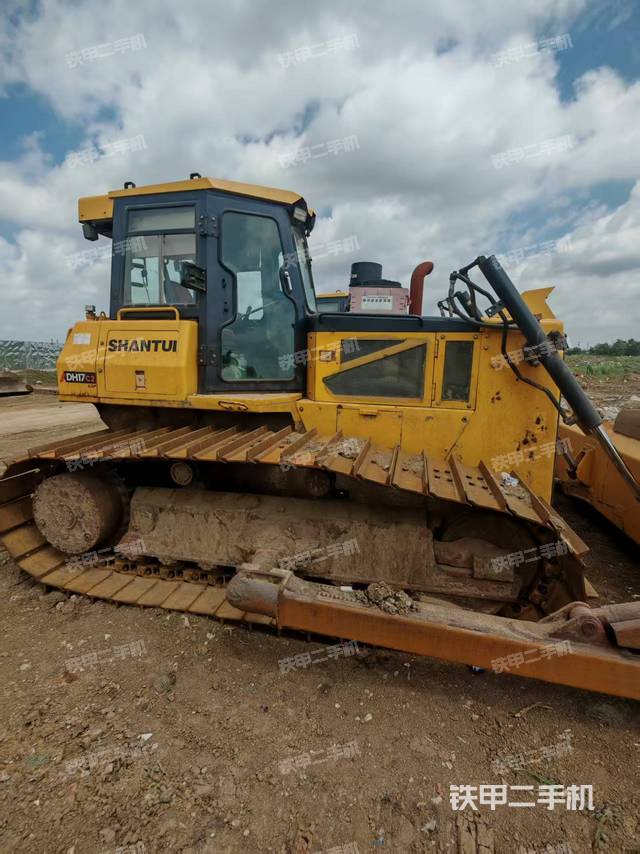 整機(jī)左側(cè)(設(shè)備外觀及核心部件) 整機(jī)左側(cè)(設(shè)備外觀及核心部件)