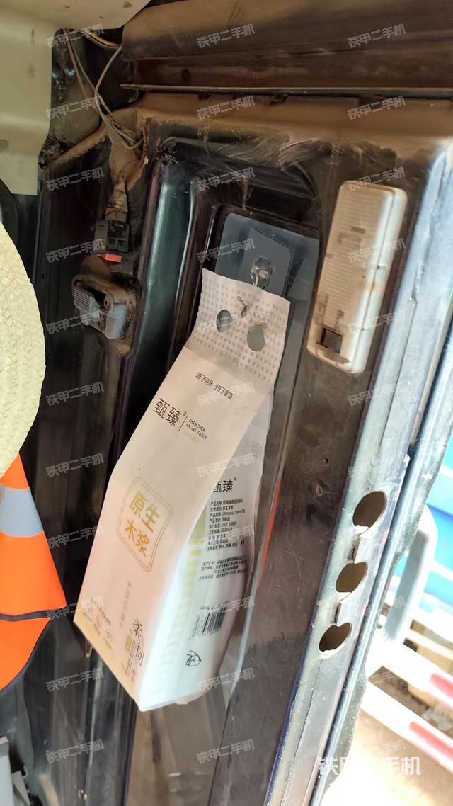 座椅右側(cè)控制臺/鑰匙門/油門/含右手柄(駕駛室部分) 座椅右側(cè)控制臺/鑰匙門/油門/含右手柄(駕駛室部分)