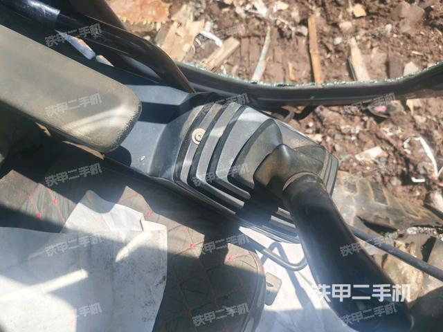 座椅右側(cè)控制臺(tái)/鑰匙門/油門/含右手柄(駕駛室部分) 座椅右側(cè)控制臺(tái)/鑰匙門/油門/含右手柄(駕駛室部分)