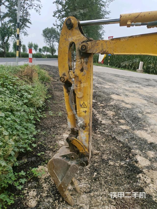 鏟斗右后整體(工作和回轉(zhuǎn)裝置) 鏟斗右后整體(工作和回轉(zhuǎn)裝置)