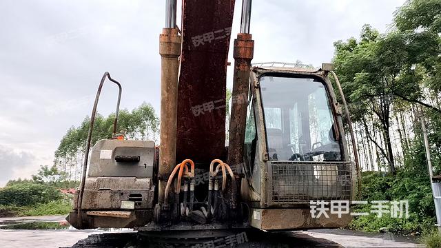 大臂油缸整体 竖拍(工作和回转装置) 大臂油缸整体 竖拍(工作和回转装置)